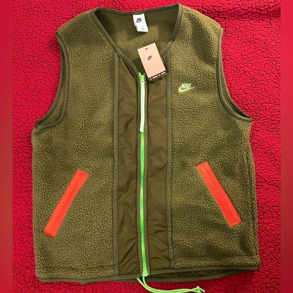 Brand New Nike Brand Tech Vest Brand New Nike Brand Tech Vest